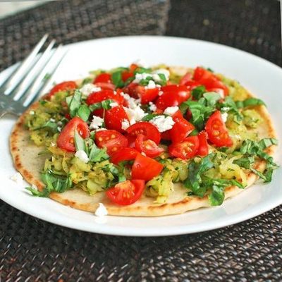 Super Fresh Flatbread Pizza | pinchofyum.com