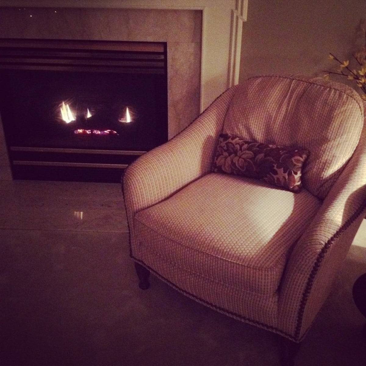 A chair next to the fire place.